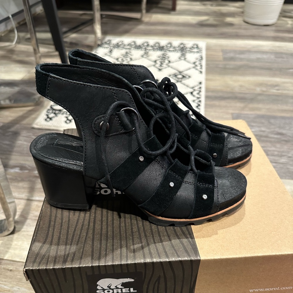 Sorel addington sandal size 8